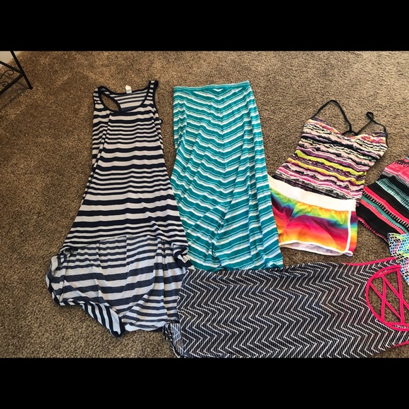 Woman’s beach wear bundle - Picture 2 of 3